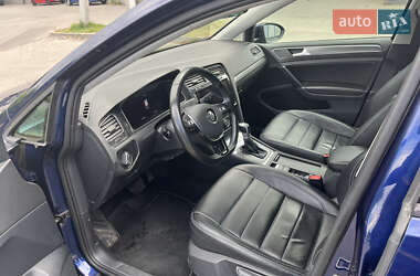 Хэтчбек Volkswagen e-Golf 2017 в 