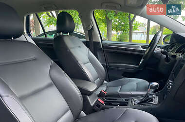Хэтчбек Volkswagen e-Golf 2017 в 