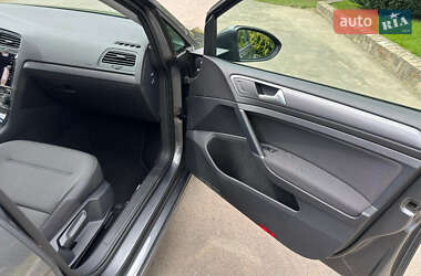 Хетчбек Volkswagen e-Golf 2020 в 