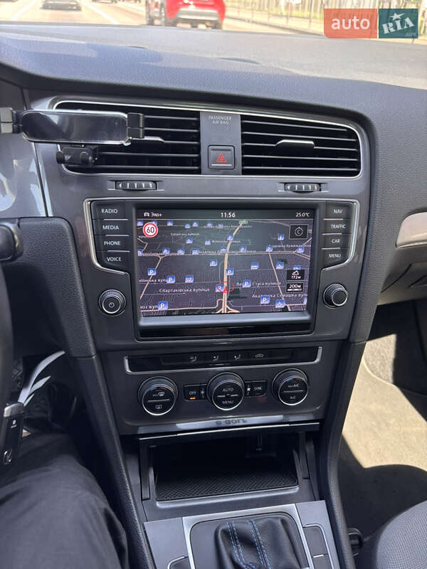 Хэтчбек Volkswagen e-Golf 2014 в Киеве фото 32 Хэтчбек Volkswagen e-Golf 2014 в Киеве