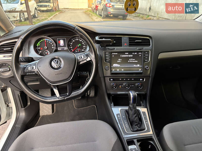 Хэтчбек Volkswagen e-Golf 2014 в Киеве фото 31 Хэтчбек Volkswagen e-Golf 2014 в Киеве