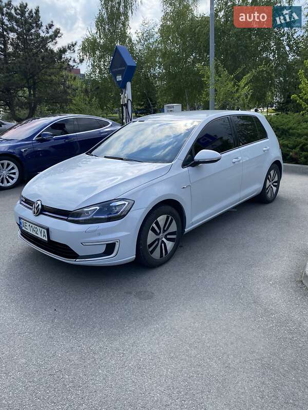 Хетчбек Volkswagen e-Golf 2018 в Дніпрі