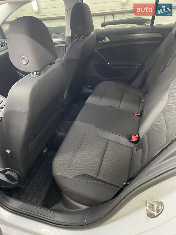 Хетчбек Volkswagen e-Golf 2018 в Дніпрі