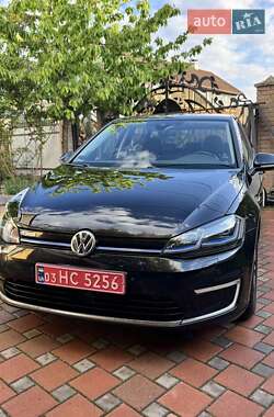Хэтчбек Volkswagen e-Golf 2017 в 
