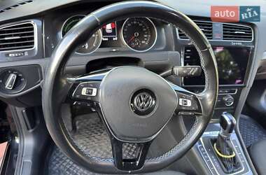 Хэтчбек Volkswagen e-Golf 2017 в 