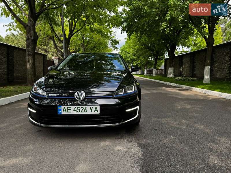 Хетчбек Volkswagen e-Golf 2015 в Дніпрі