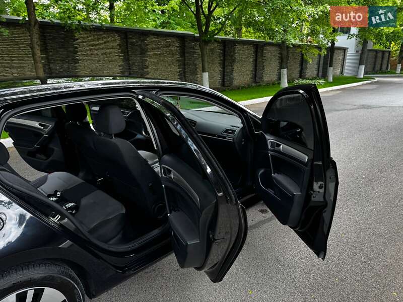 Хетчбек Volkswagen e-Golf 2015 в Дніпрі