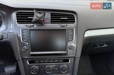 Хэтчбек Volkswagen e-Golf 2014 в 