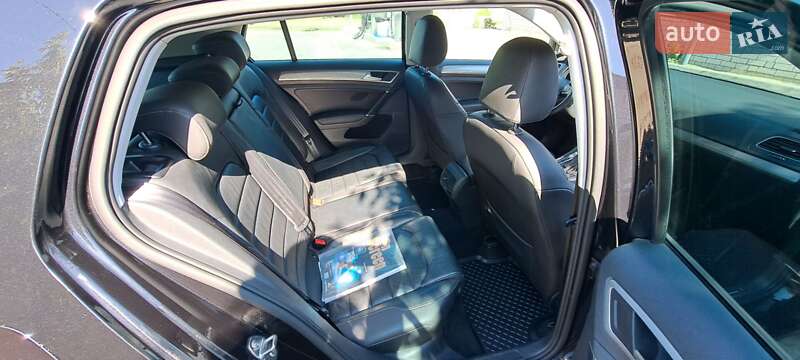 Хетчбек Volkswagen e-Golf 2016 в Житомирі