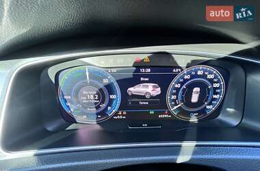 Хетчбек Volkswagen e-Golf 2019 в 