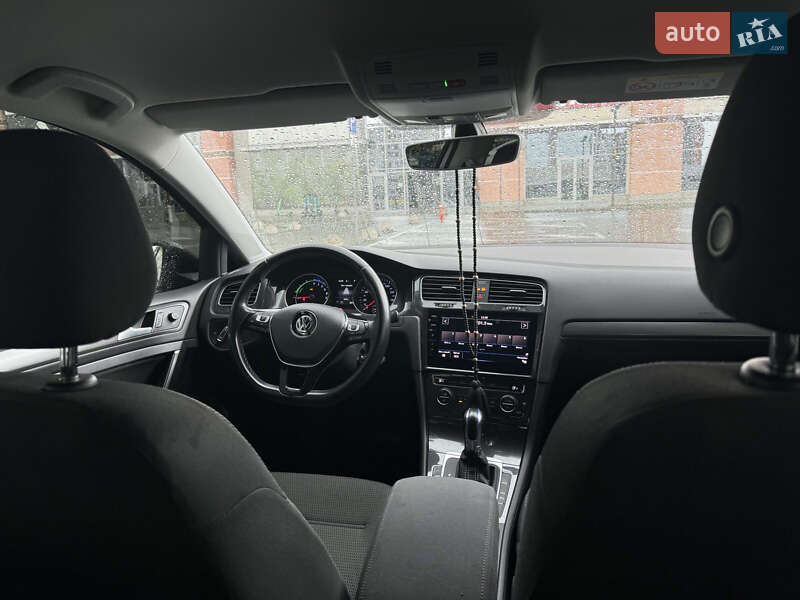 Хэтчбек Volkswagen e-Golf 2019 в Львове