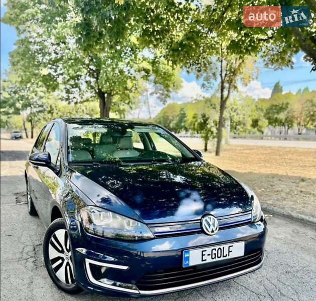 Хетчбек Volkswagen e-Golf 2015 в Дніпрі