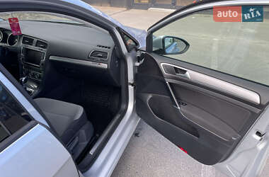 Хэтчбек Volkswagen e-Golf 2014 в 