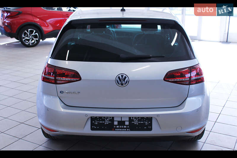 Хэтчбек Volkswagen e-Golf 2017 в Киеве