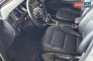 Хэтчбек Volkswagen e-Golf 2016 в 