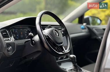 Хэтчбек Volkswagen e-Golf 2020 в 