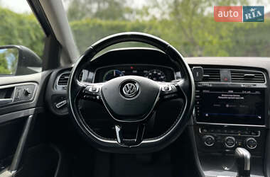 Хэтчбек Volkswagen e-Golf 2020 в 