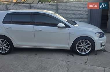 Хэтчбек Volkswagen e-Golf 2016 в 