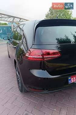 Хетчбек Volkswagen e-Golf 2015 в  фото 26 Хетчбек Volkswagen e-Golf 2015 в