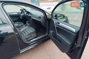 Хетчбек Volkswagen e-Golf 2015 в  фото 46 Хетчбек Volkswagen e-Golf 2015 в