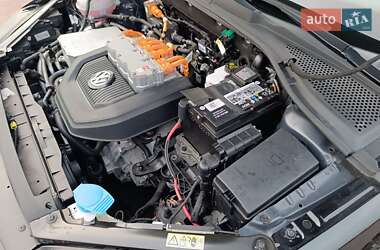 Хетчбек Volkswagen e-Golf 2015 в  фото 69 Хетчбек Volkswagen e-Golf 2015 в