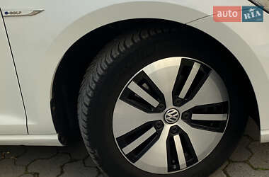 Хетчбек Volkswagen e-Golf 2017 в 