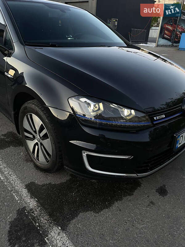 Хетчбек Volkswagen e-Golf 2015 в Львові