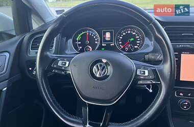 Хетчбек Volkswagen e-Golf 2019 в 