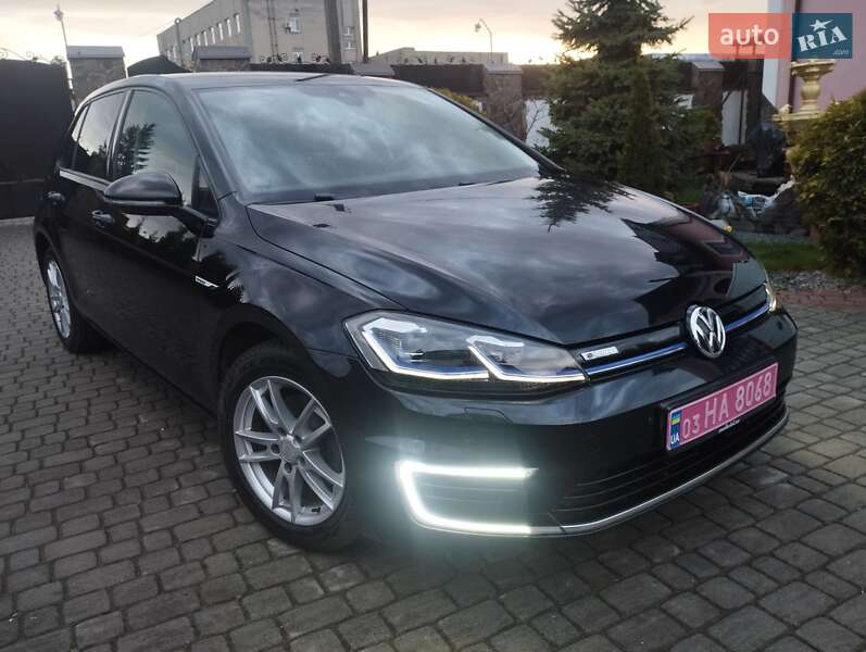 Хэтчбек Volkswagen e-Golf 2018 в 