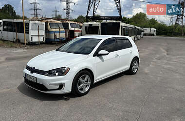 Хетчбек Volkswagen e-Golf 2016 в 