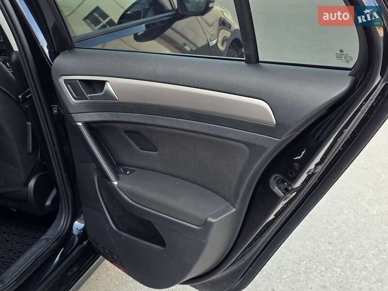 Хетчбек Volkswagen e-Golf 2015 в Тернополі