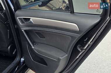 Хэтчбек Volkswagen e-Golf 2015 в 