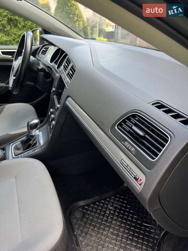 Хетчбек Volkswagen e-Golf 2015 в Тернополі