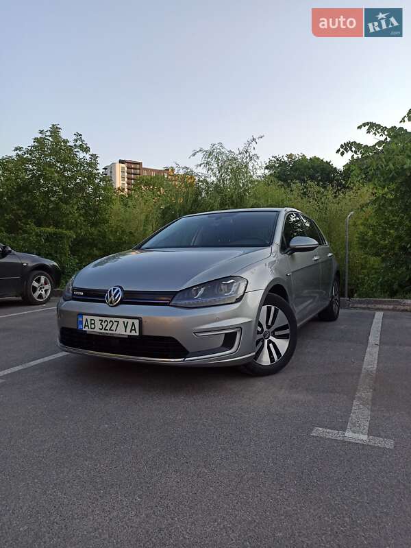 Хетчбек Volkswagen e-Golf 2015 в 