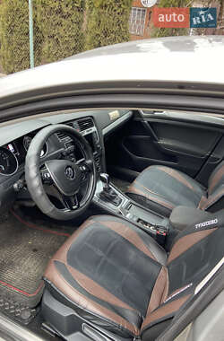 Хэтчбек Volkswagen e-Golf 2015 в 
