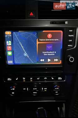Хетчбек Volkswagen e-Golf 2015 в 