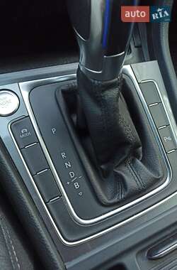 Хетчбек Volkswagen e-Golf 2015 в 
