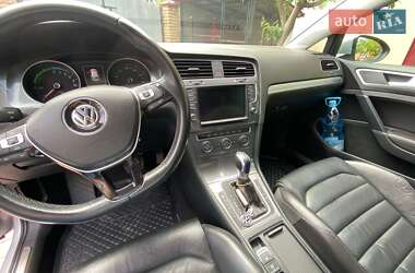 Хэтчбек Volkswagen e-Golf 2015 в 