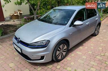 Хэтчбек Volkswagen e-Golf 2015 в 