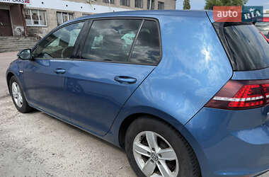 Хэтчбек Volkswagen e-Golf 2015 в 