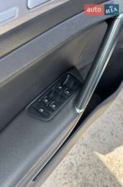 Хэтчбек Volkswagen e-Golf 2015 в 