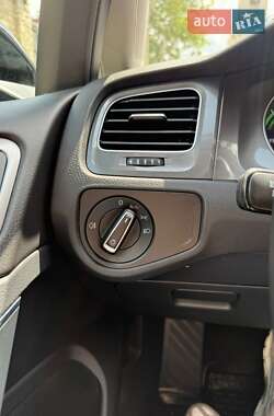 Хэтчбек Volkswagen e-Golf 2015 в 