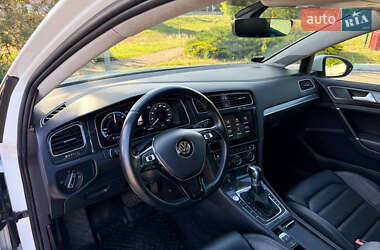 Хетчбек Volkswagen e-Golf 2017 в 