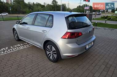 Хетчбек Volkswagen e-Golf 2016 в 