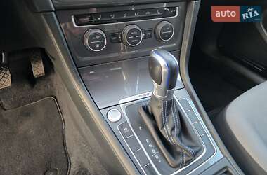 Хетчбек Volkswagen e-Golf 2016 в 