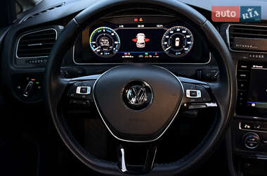 Хетчбек Volkswagen e-Golf 2018 в 