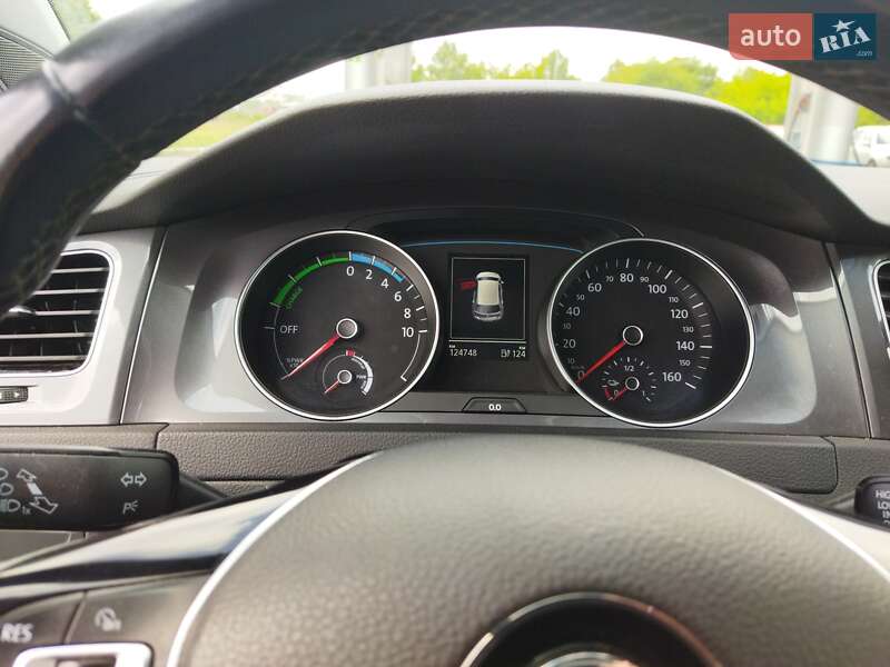 Хэтчбек Volkswagen e-Golf 2015 в Ровно