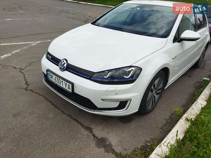 Хэтчбек Volkswagen e-Golf 2015 в Ровно