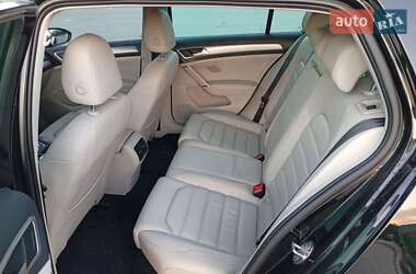 Хэтчбек Volkswagen e-Golf 2015 в 