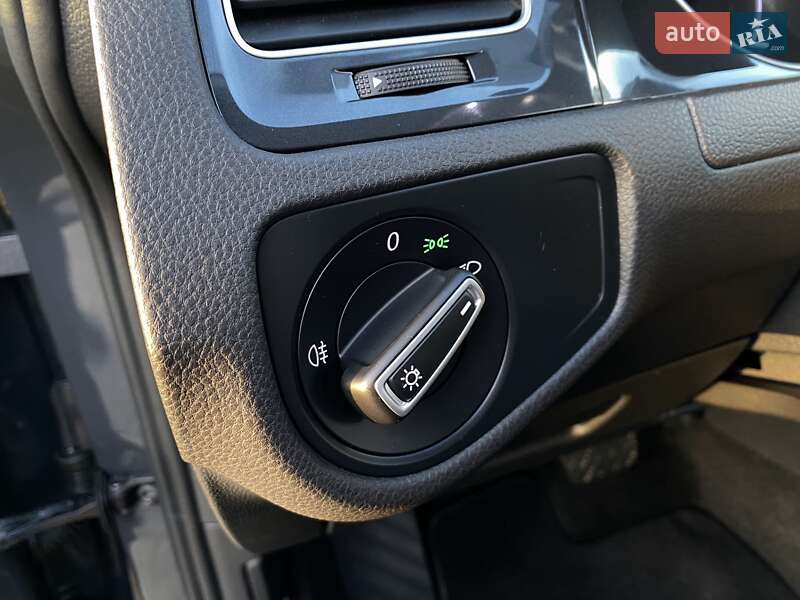 Хетчбек Volkswagen e-Golf 2020 в Хотині